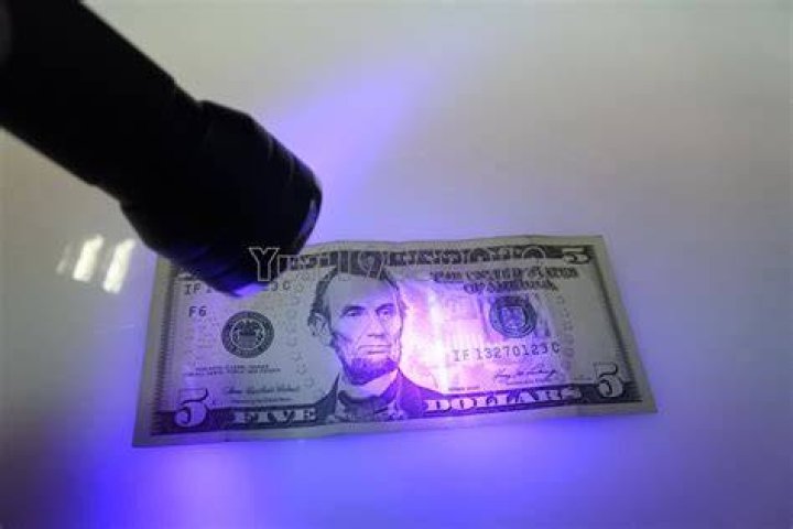 How can you tell if UV light is counterfeit?