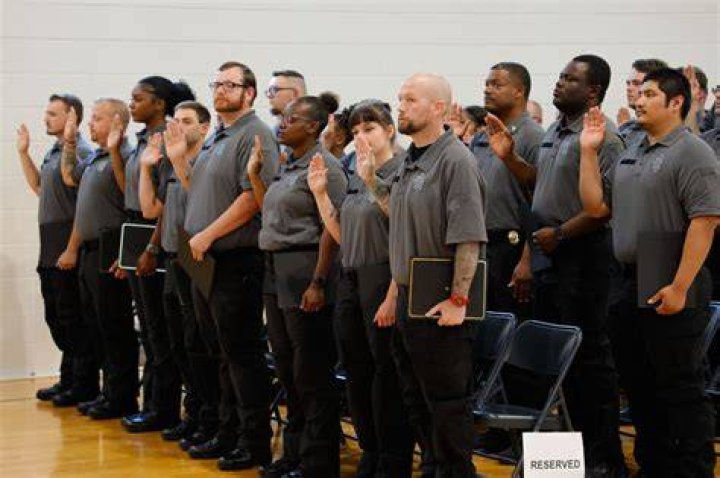 How do I become a correctional officer in Tennessee?
