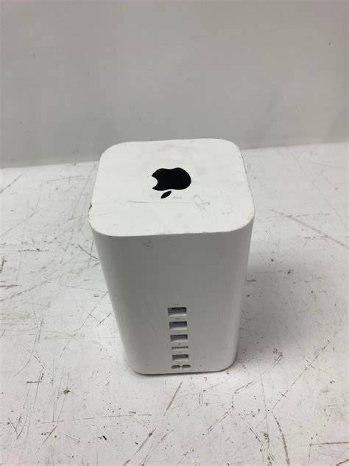 How do I change the IP address on my Apple AirPort Extreme?