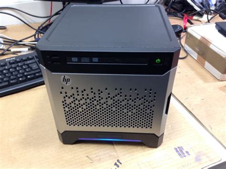 How do I install FreeNAS on HP Proliant MicroServer?