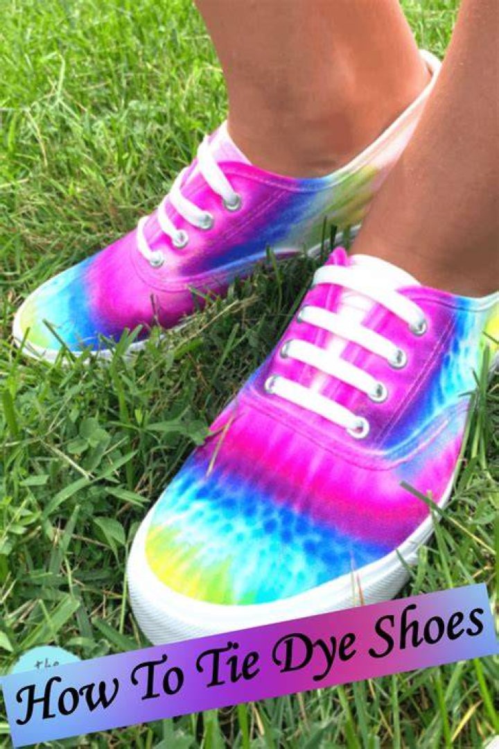 How do you tie dye shoes?