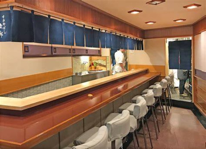 How much does it cost to eat at Sukiyabashi Jiro?