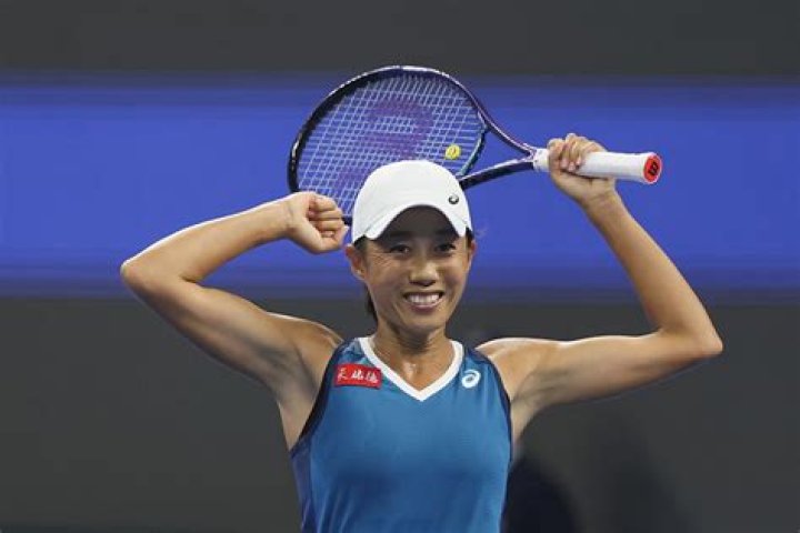 How tall is Shuai Zhang?