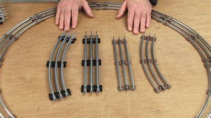 Is Lionel fast track compatible with tubular track?