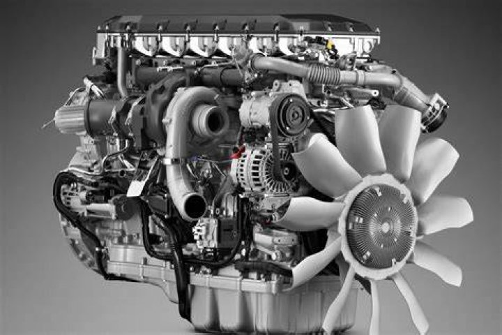 What engine is in a super truck?