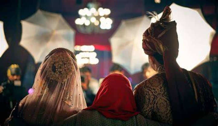 What happens at an Arab wedding?