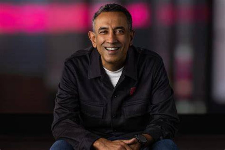 Who is the current CEO of Q mobile?