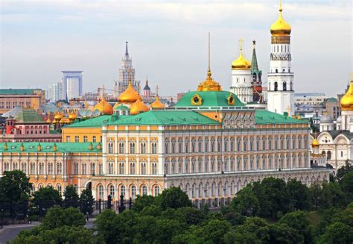 Who lives in Grand Kremlin Palace?